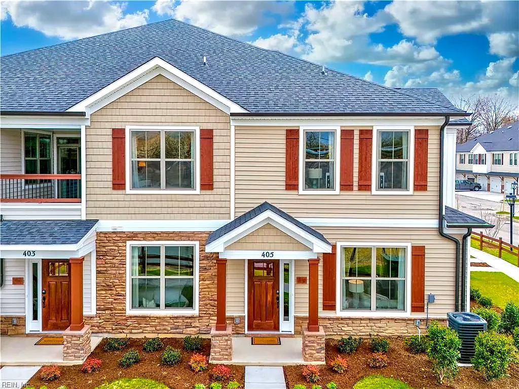 Mm Bluestone Model @ Watermark, Hampton — photo