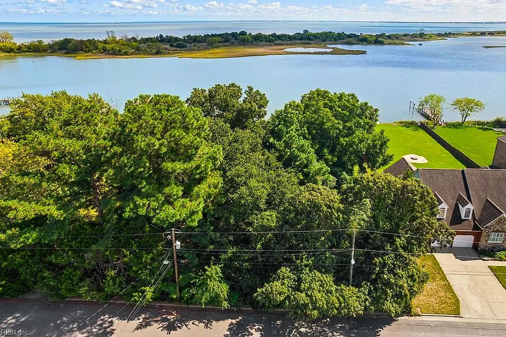 17 Seaview Drive, Hampton — photo