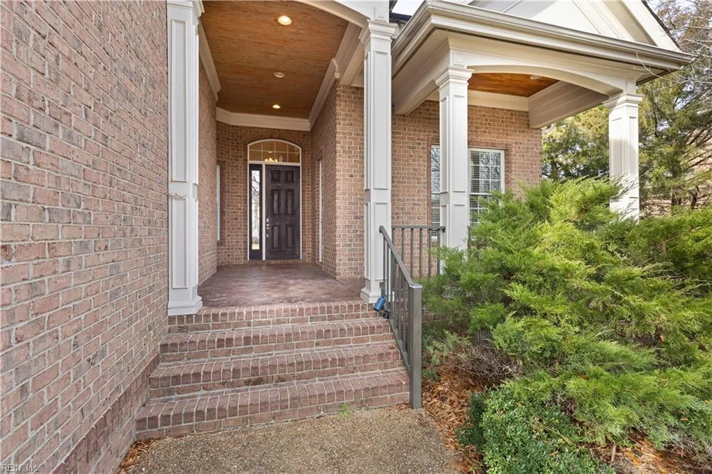 321 Tindalls Ct, Suffolk — photo
