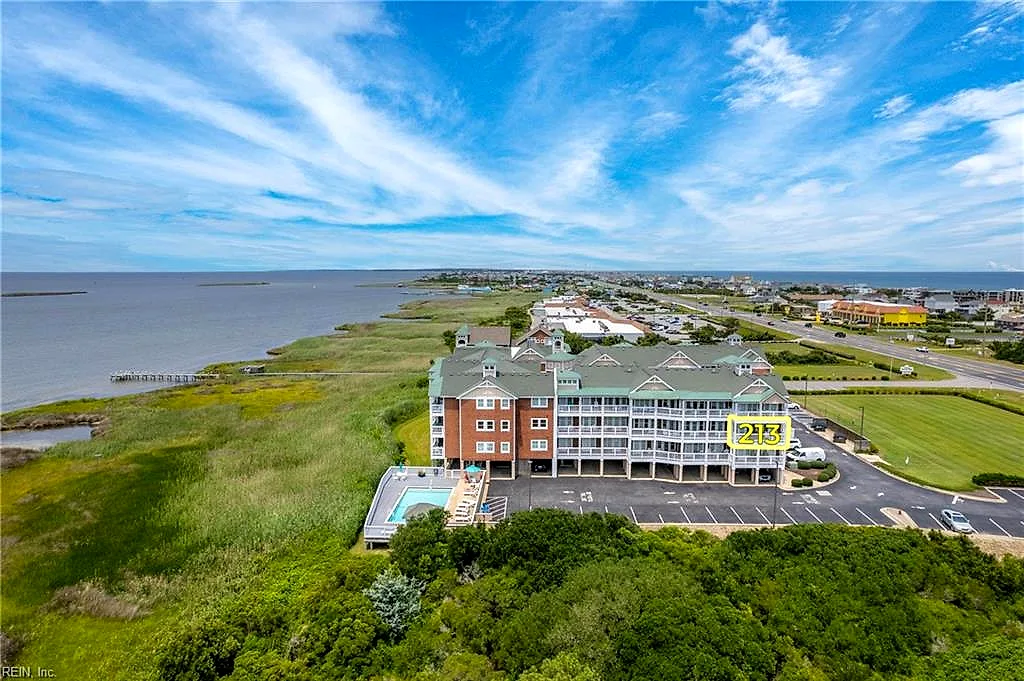 107 W Gray Eagle St, Nags Head — photo