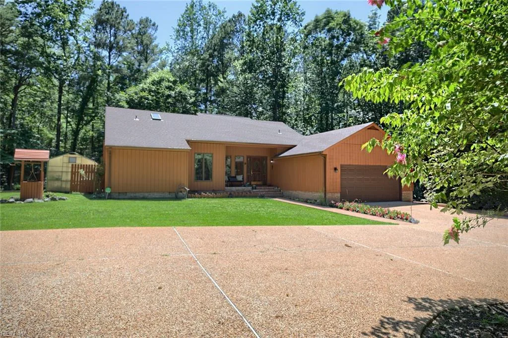 10114 New Hope Ct, Gloucester — photo