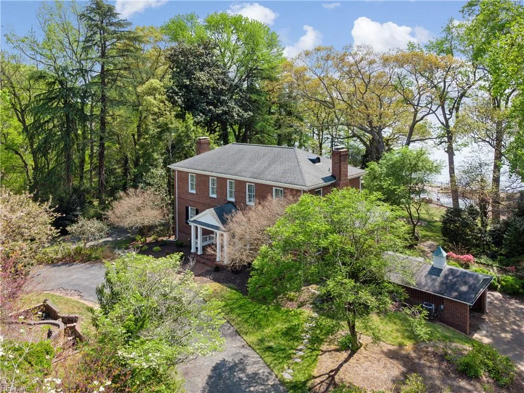 601 Riverside DR, NEWPORTNEWS VA 23606