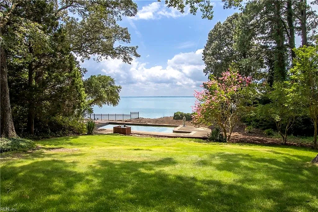 601 Riverside Dr, Newport News — photo