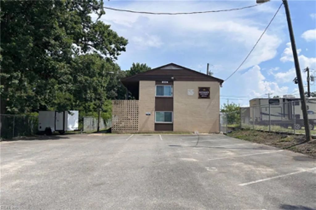 600 74th ST #12, NEWPORTNEWS VA 23605