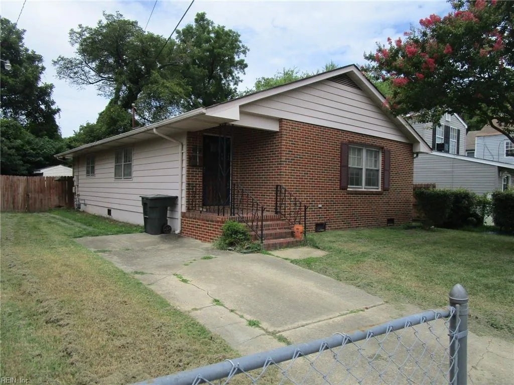358 Lincoln ST, HAMPTON VA 23669