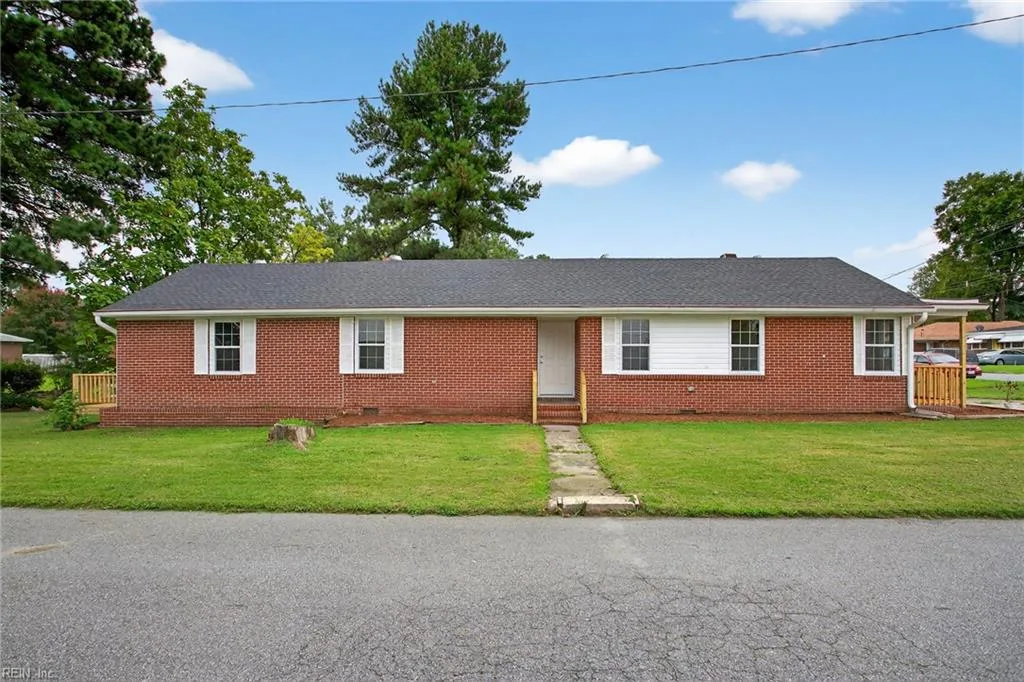 200 Maple St, Suffolk — photo
