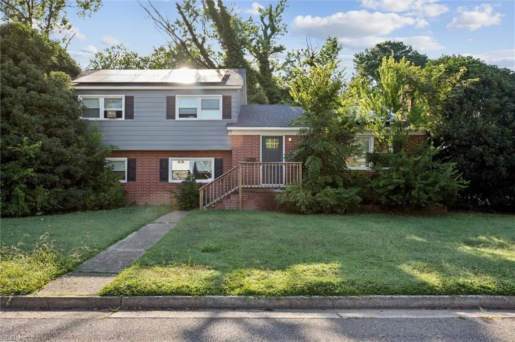 18 Brookfield DR, HAMPTON VA 23666