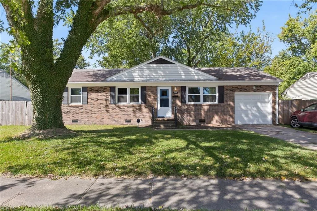 103 Londonshire Ter, Hampton — photo