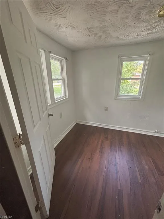 6858 Crittenden Rd, Suffolk — photo