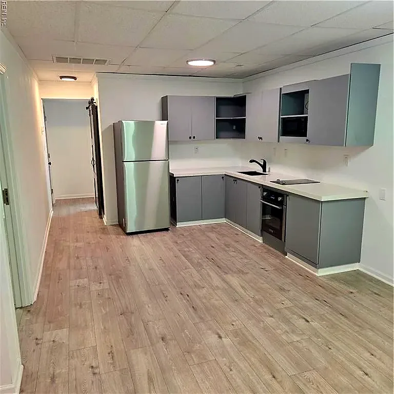 33 W Queens Way #C, Hampton — photo