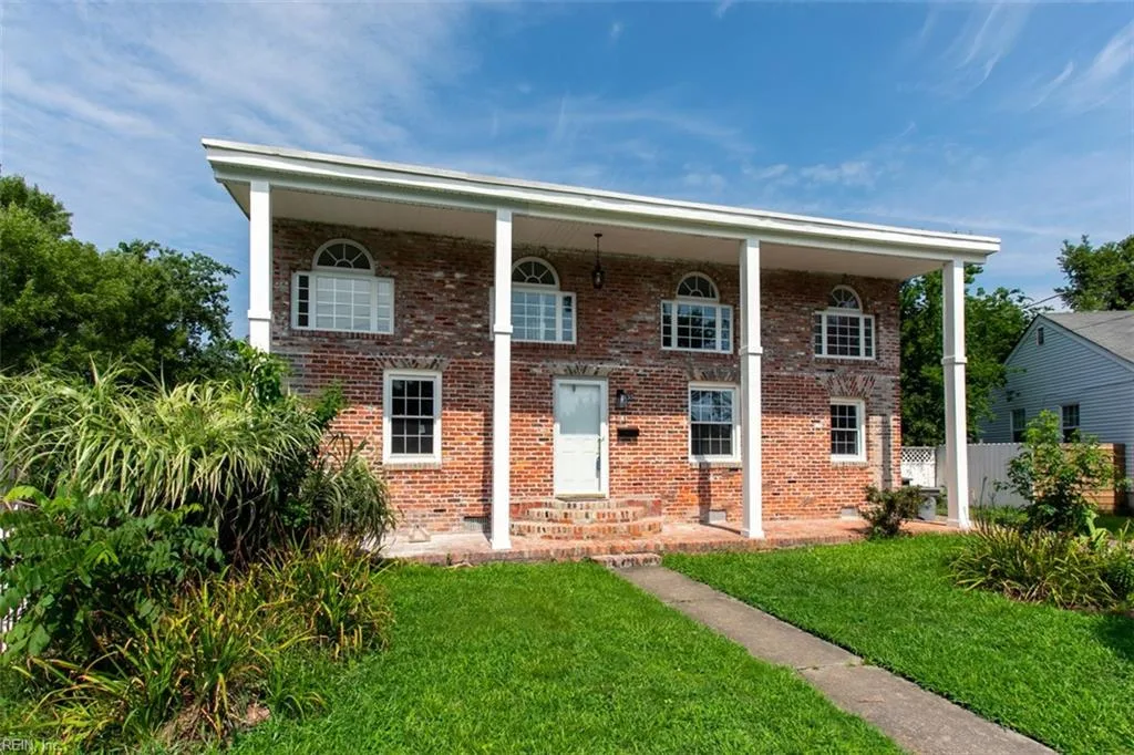 33 Clayton DR, HAMPTON VA 23669