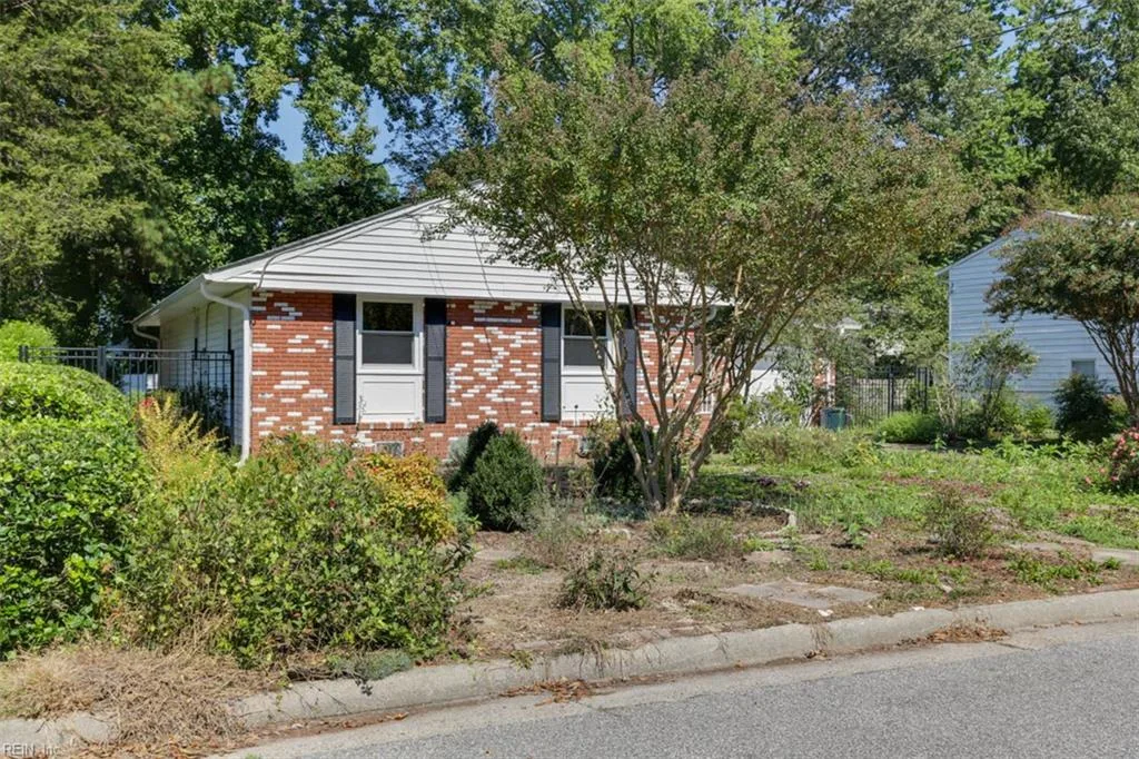 114 Linbrook Dr, Newport News — photo