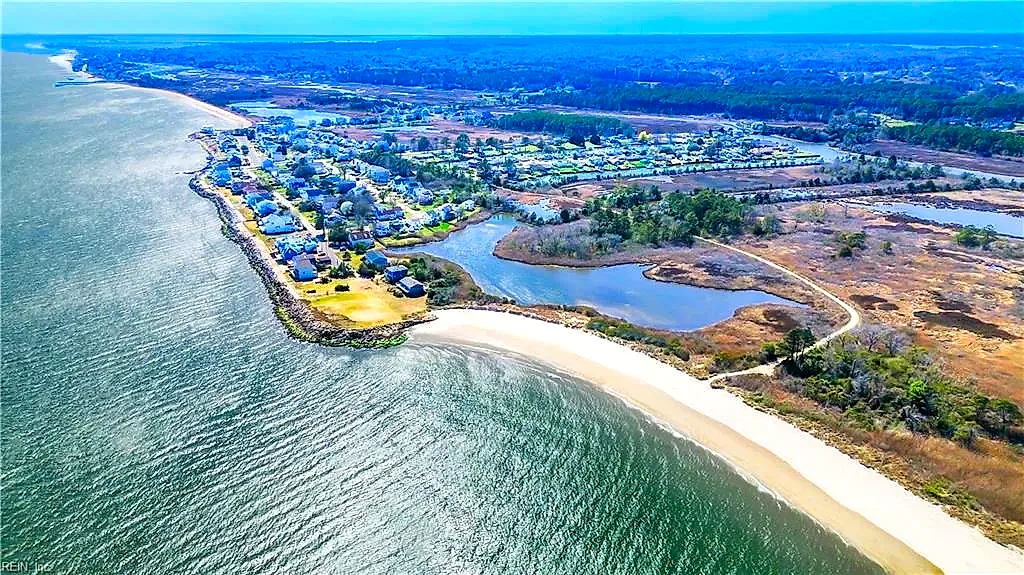 215 Lighthouse Dr, Hampton — photo