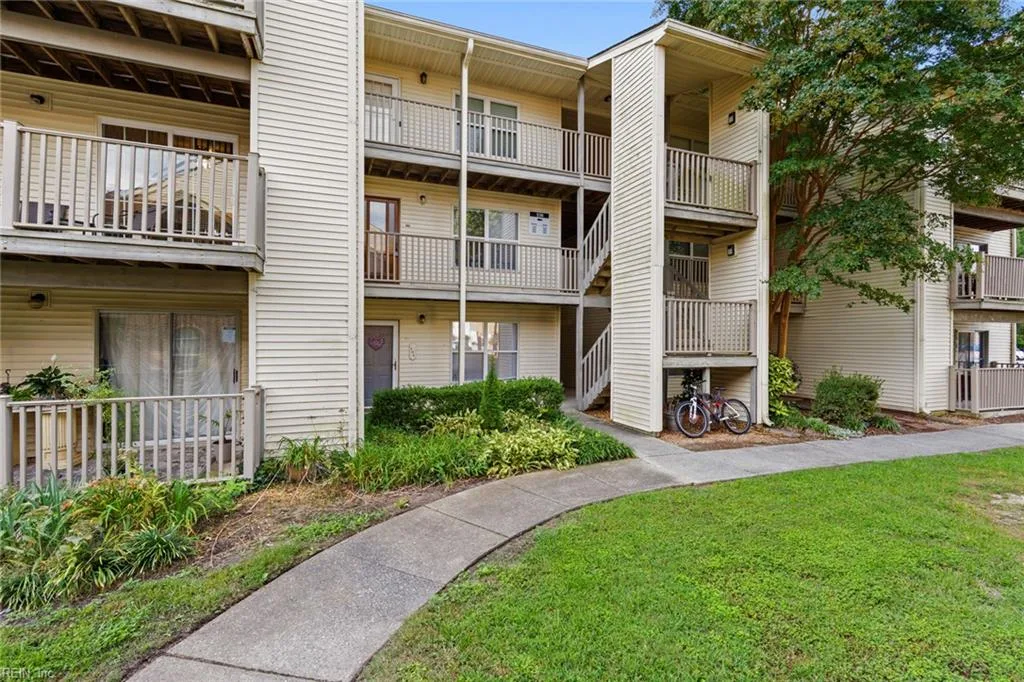 538 Pineland Cir #204, Newport News — photo