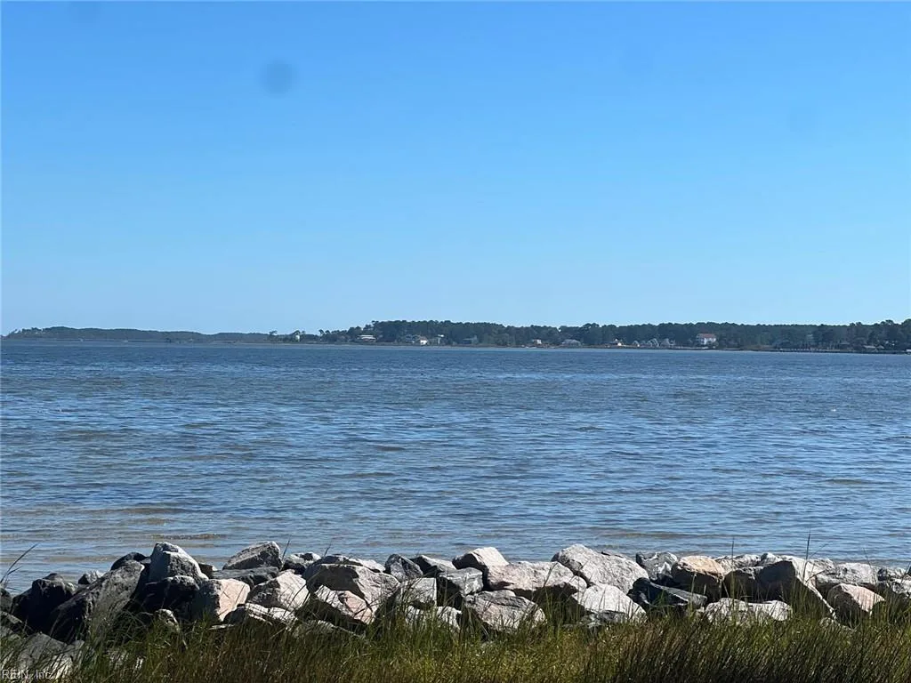 816 Ship Point Rd, Yorktown — photo