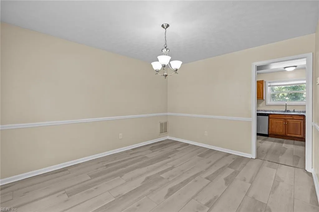 8 Toledo Ct, Hampton — photo
