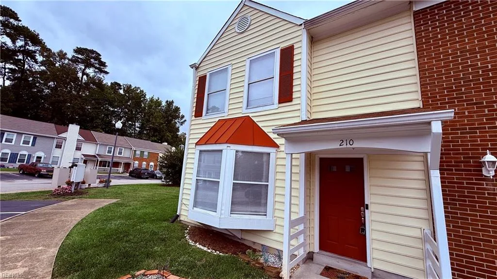 210 Whitewater DR, NEWPORTNEWS VA 23608