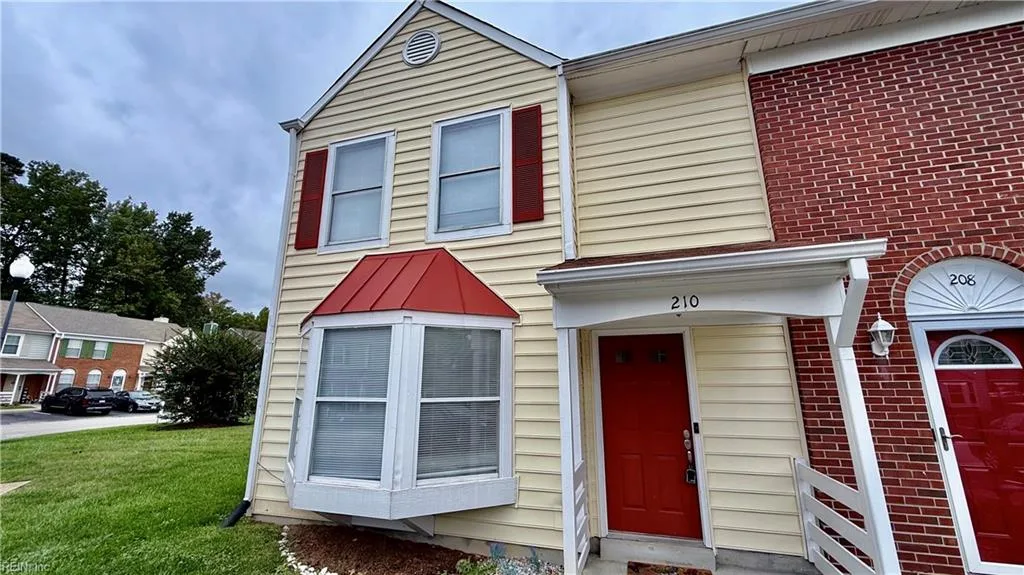210 Whitewater Dr, Newport News — photo