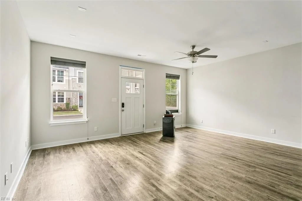 103 Daybeacon St, Yorktown — photo