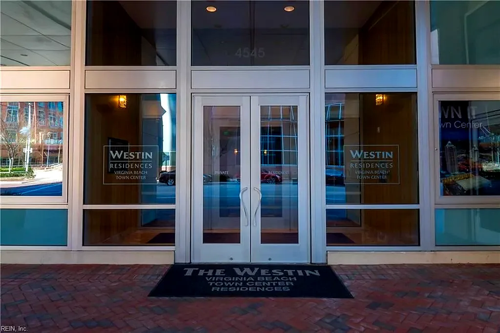 4545 Commerce St #2706, Virginia Beach — photo