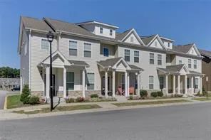 2011 Chartwell Dr, Newport News — photo