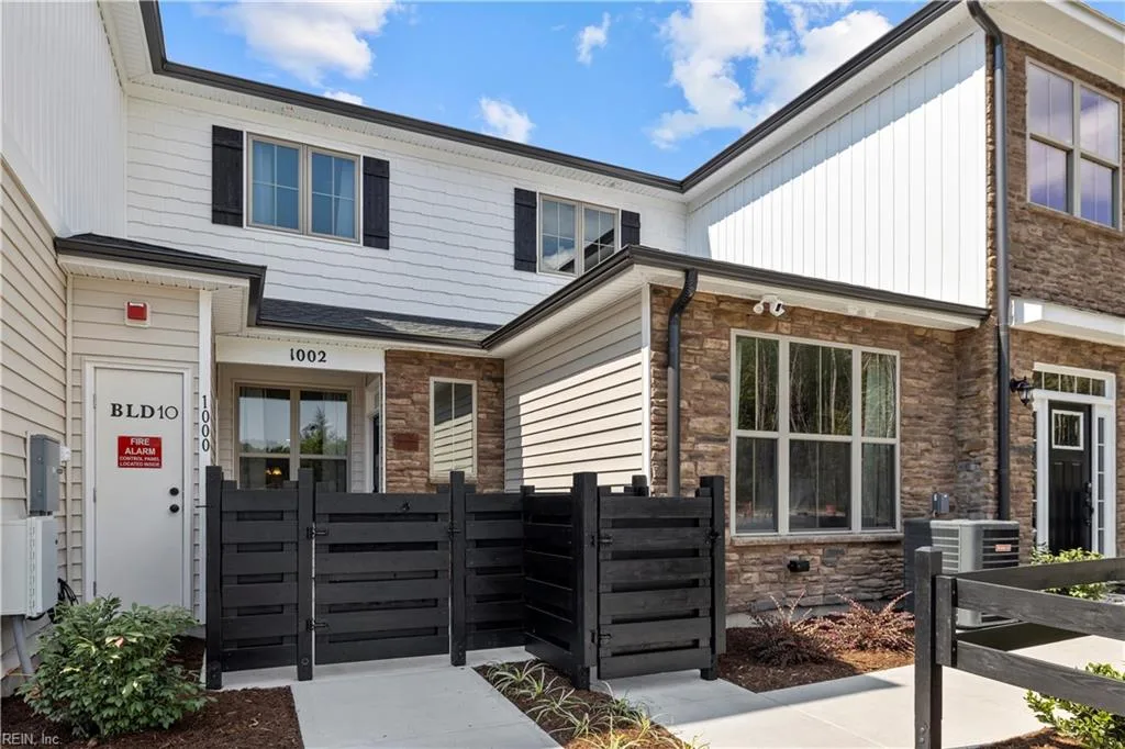 1002 Kathy Ann Way W, Carrollton — photo