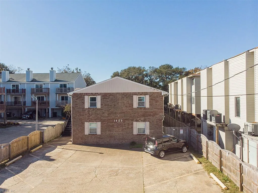 1423 E Ocean View AVE #4, NORFOLK VA 23503
