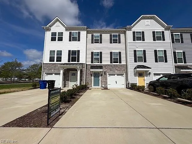 209 Falcon Ave, Portsmouth — photo
