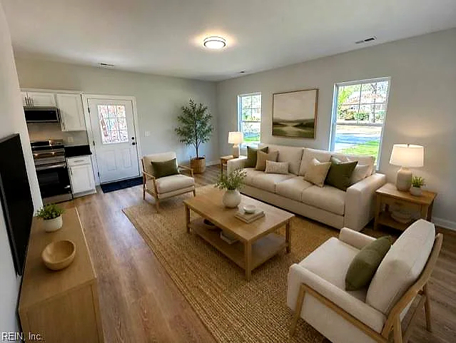 12401 Cedar Trl, Gloucester — photo