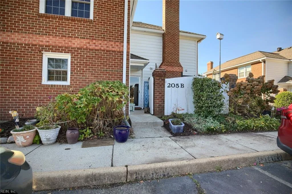 205 Amersham DR #B, YORKTOWN VA 23693