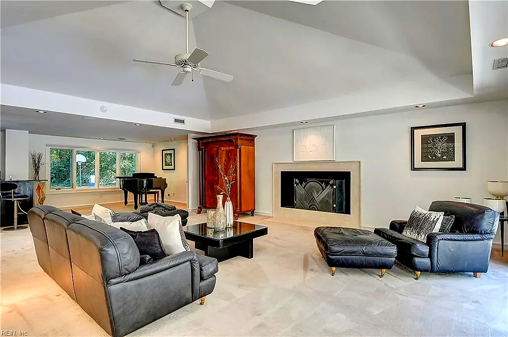 2030 Hunters Trl, Norfolk — photo