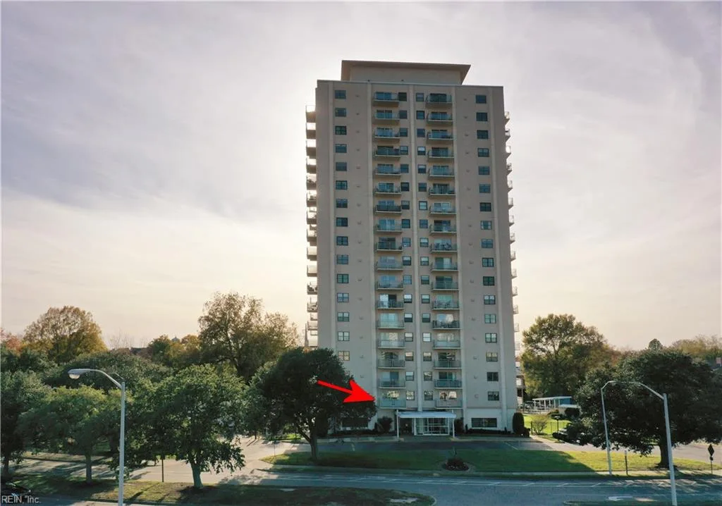 One Crawford PW #203, PORTSMOUTH VA 23704