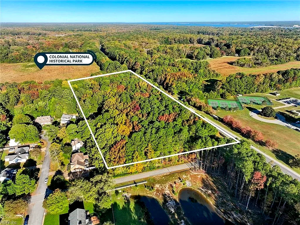 9301 George Washington Memorial Hwy, Yorktown — photo