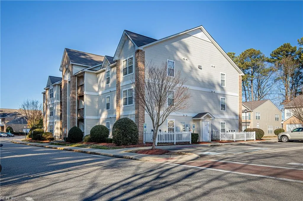 431 Old Colonial Way #203, Newport News — photo