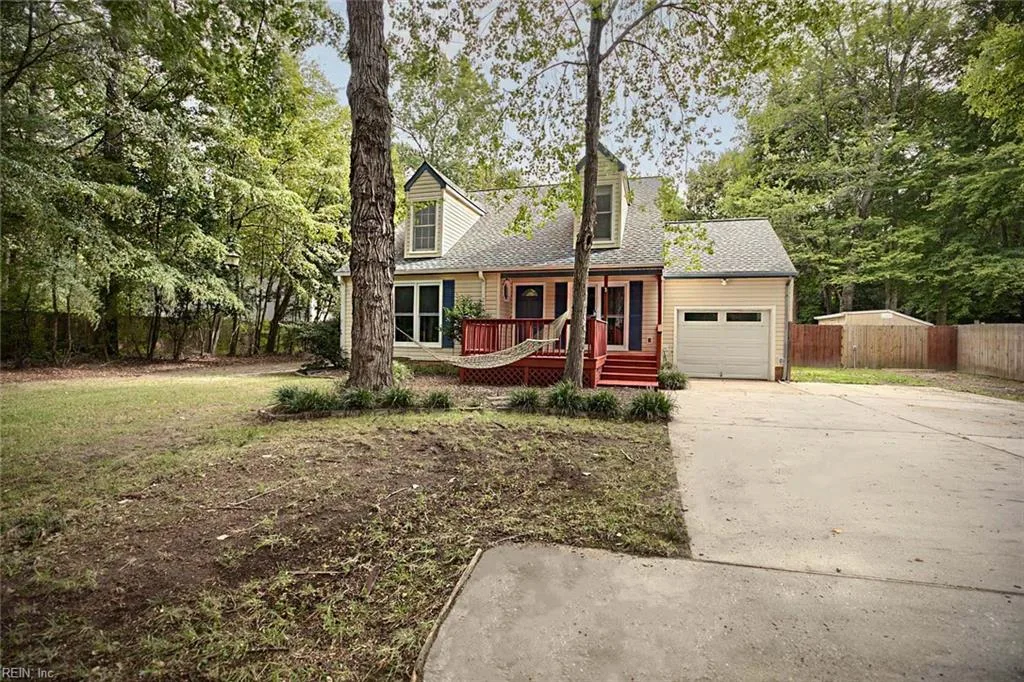 7107 Lord Carrington Dr, Gloucester — photo