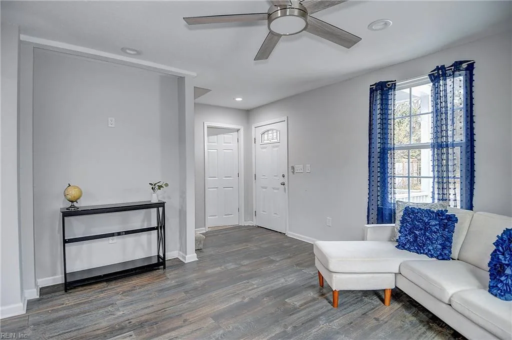 20 Jordan Ln, Portsmouth — photo