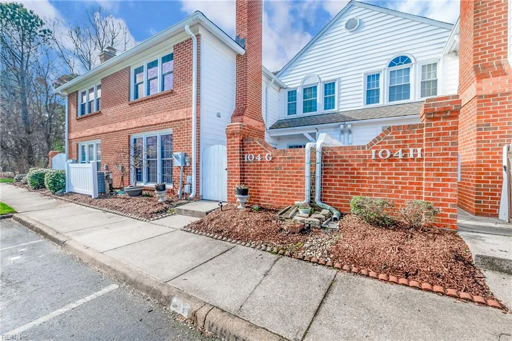 104 Camden Way #G, Yorktown — photo