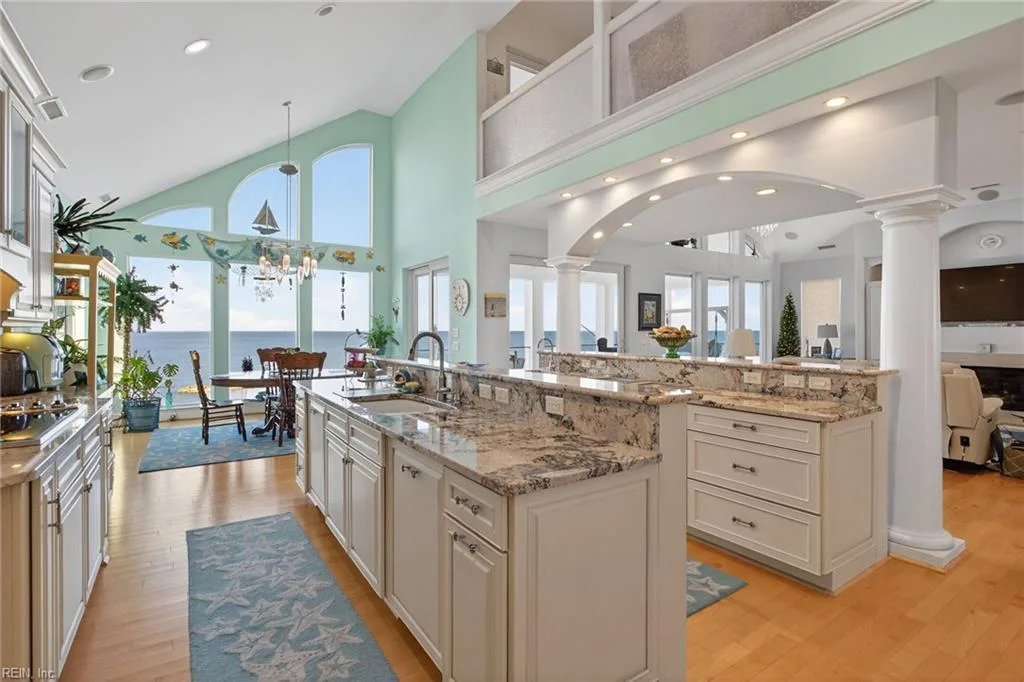 880 W Ocean View AVE, NORFOLK VA 23503
