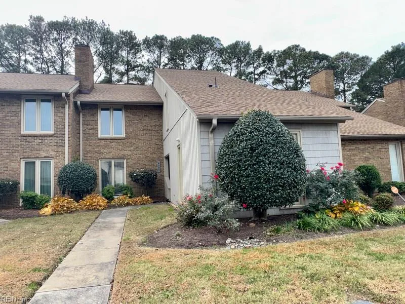 4397 Point West Dr, Portsmouth — photo