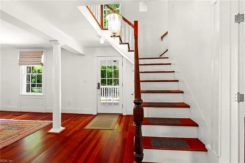 5523 White Hall Rd, Gloucester — photo