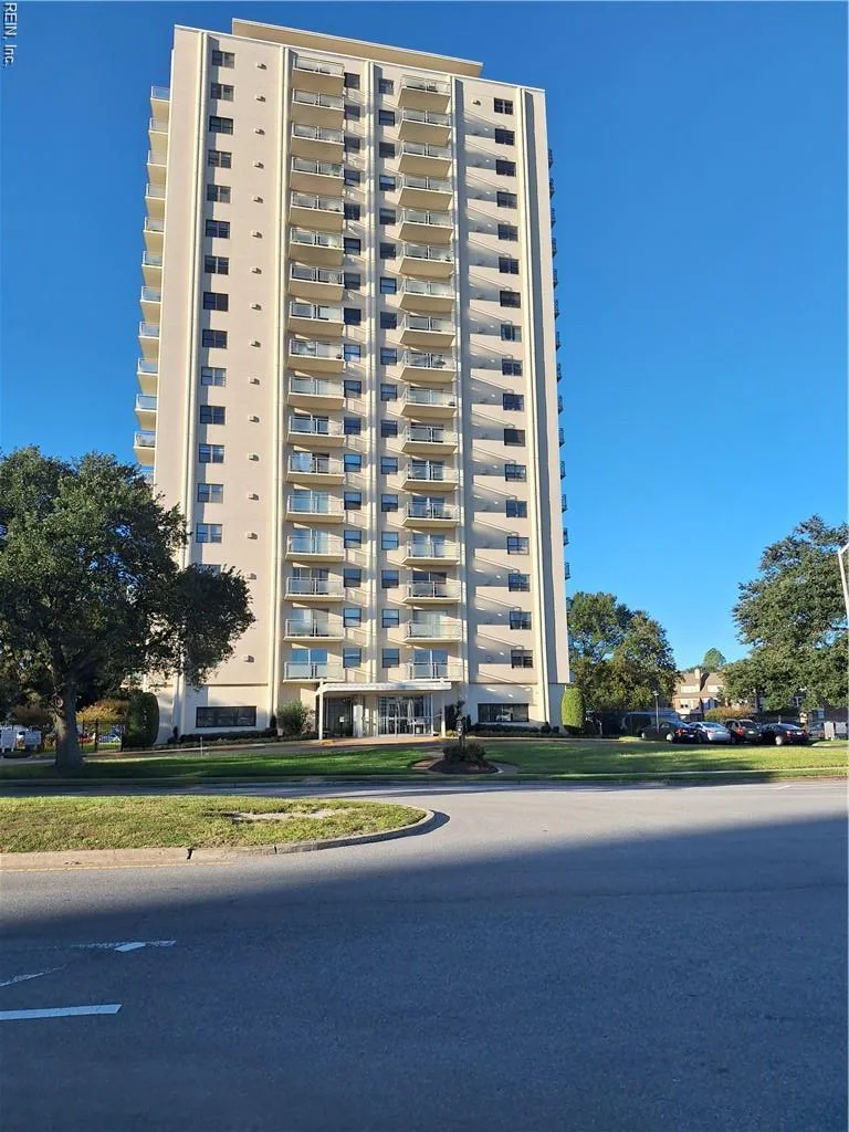1 Crawford Pw #1006, Portsmouth — photo