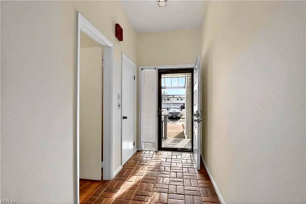 214 N First St, Hampton — photo