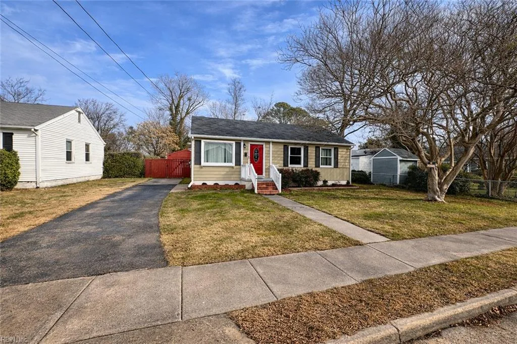 201 Courtney DR, HAMPTON VA 23669