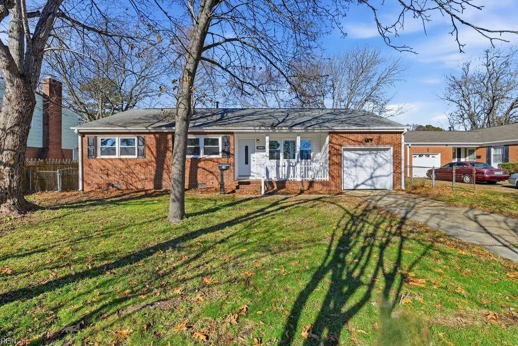 18 Fort Worth ST, HAMPTON VA 23669