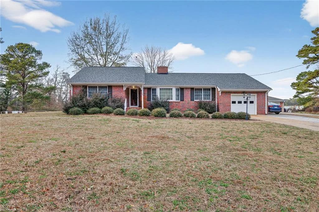 1529 Moores Point Rd, Suffolk — photo