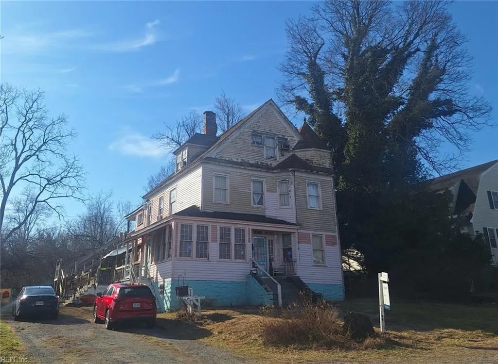 216 3rd St, Radford — photo