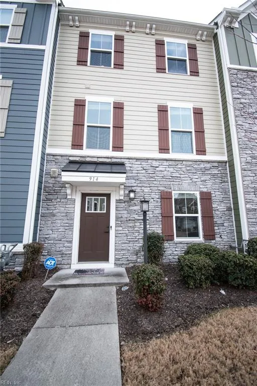914 Avast WAY, CHESAPEAKE VA 23323