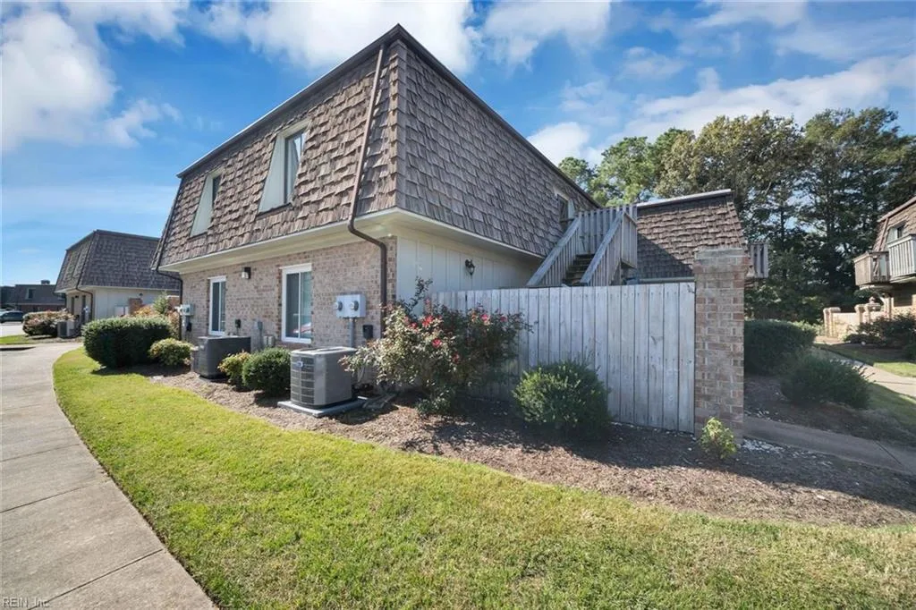 1635 Ocean Bay Dr, Virginia Beach — photo