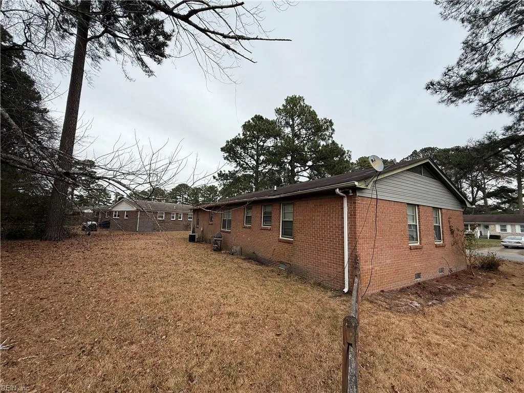 1109 Lakeview Dr, Portsmouth — photo