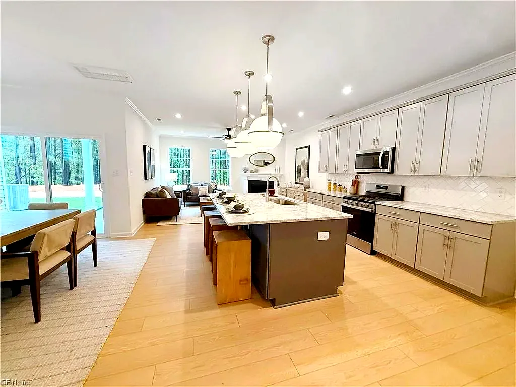 1533 Waltham Ln, Newport News — photo